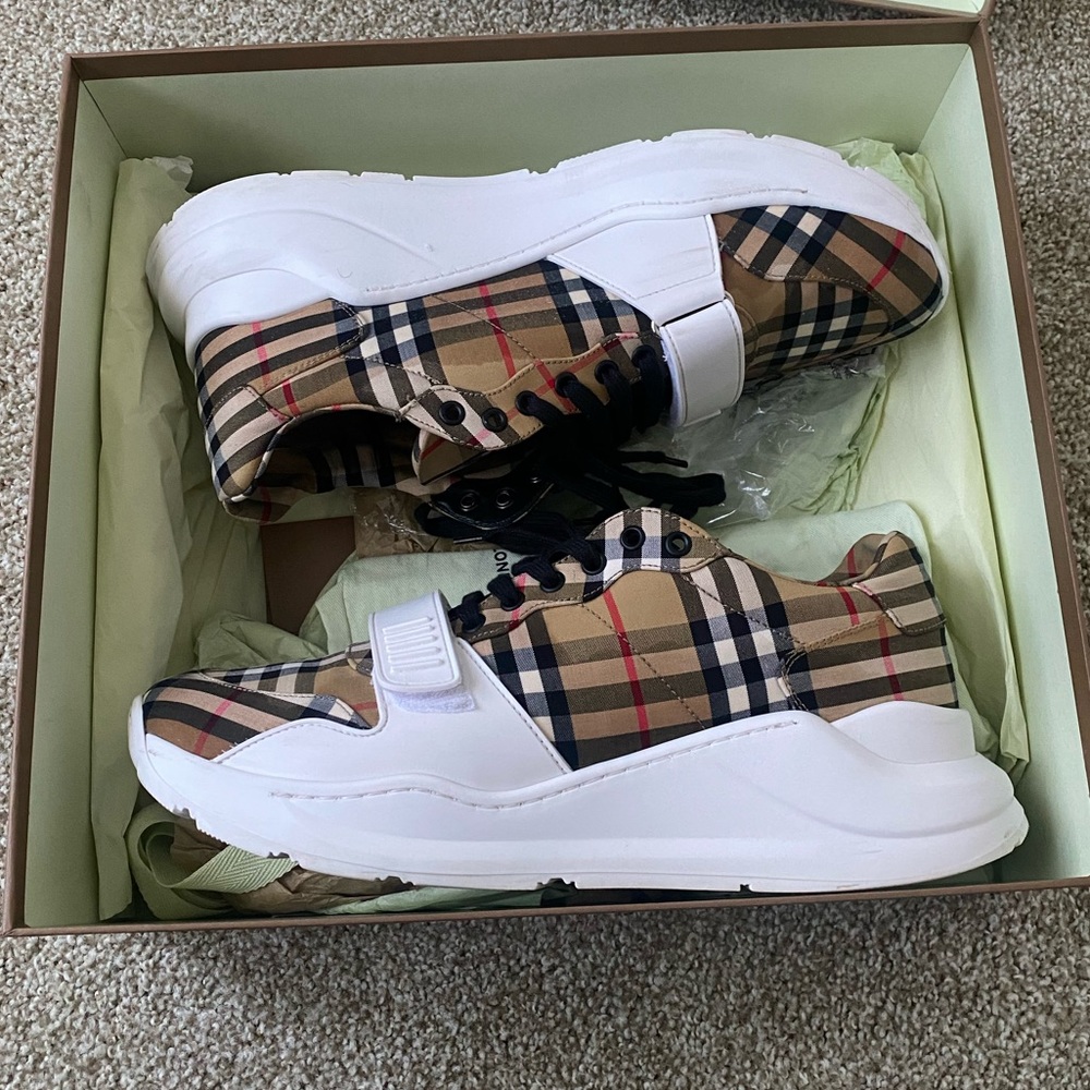 Men’s Burberry Sneakers 46(US13)